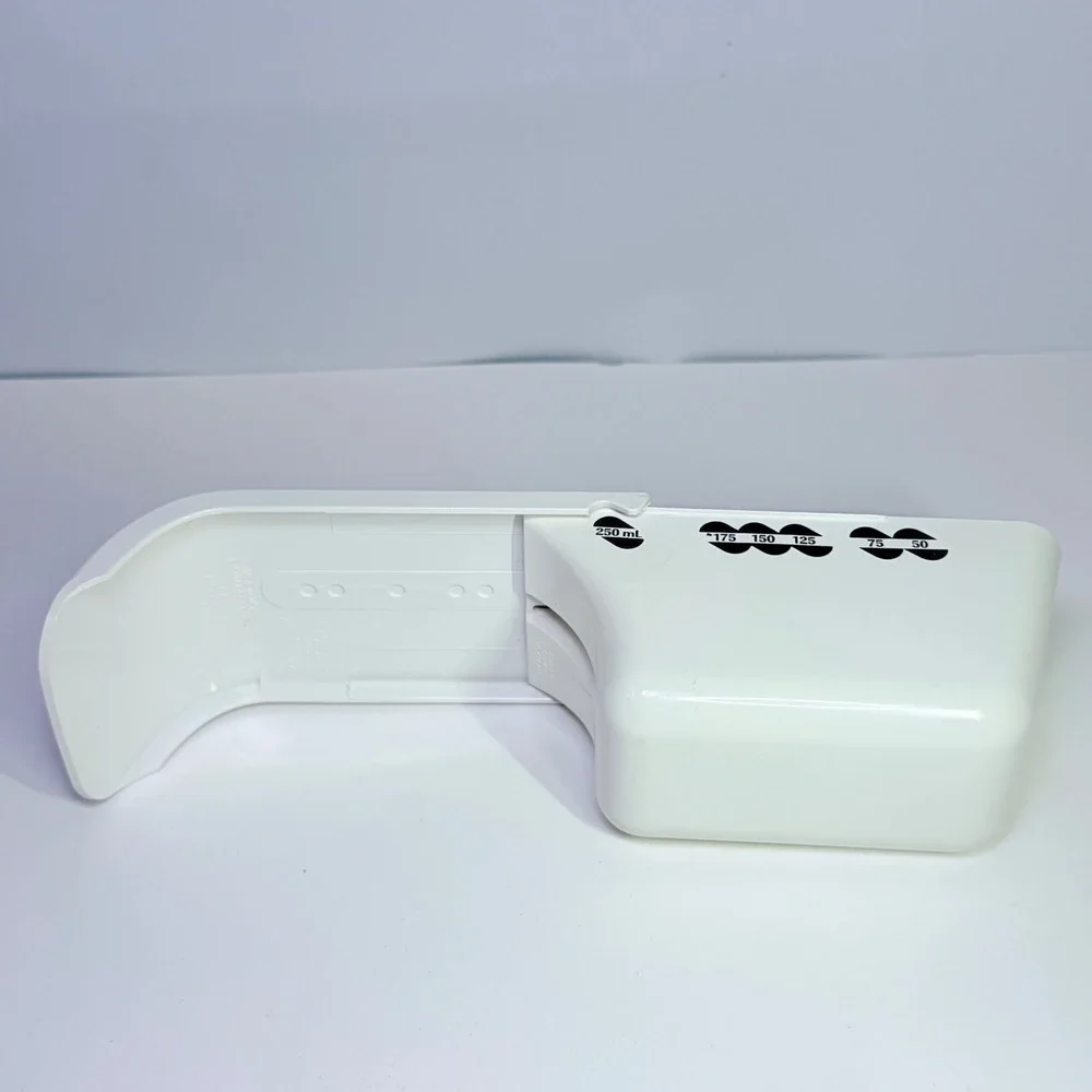 Pampered Chef Adjustable Measuring Cup White 1 Cup 250mL Sliding Kitchen Tool